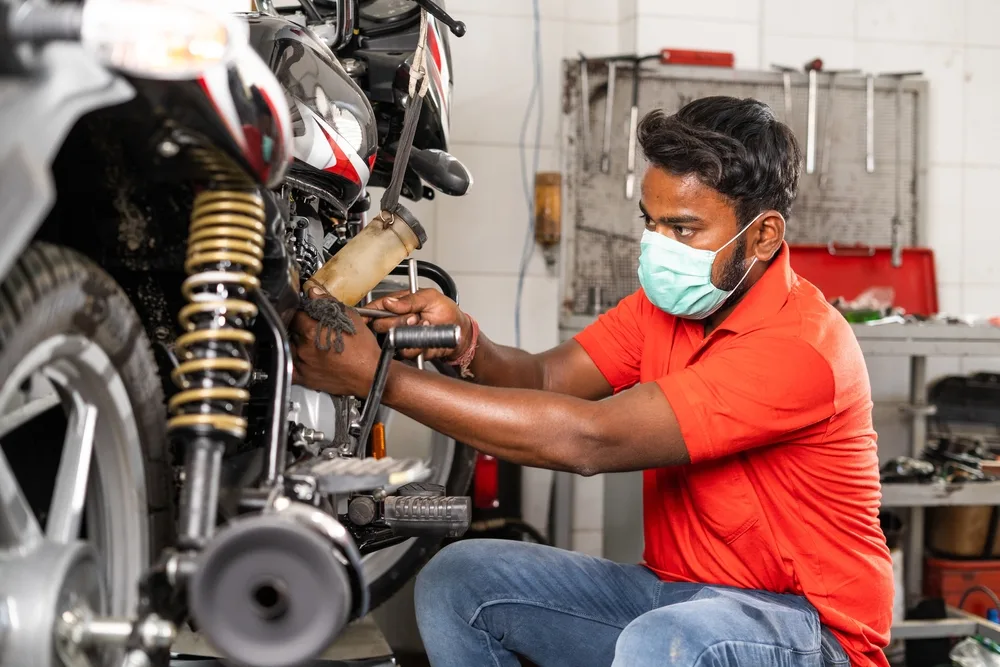 Bike service in Pune - Professional bike mechanic servicing motorcycle at customer's doorstep location